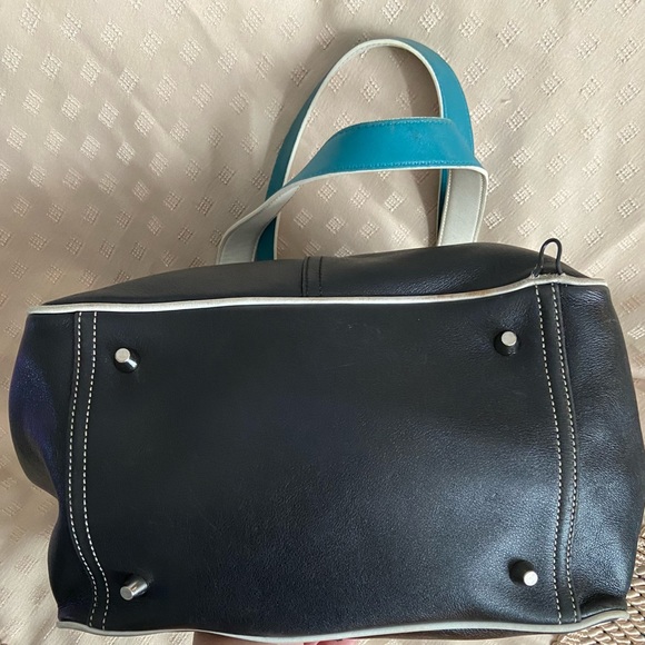 Coach Blk/White Shoulder Bag - Picture 5 of 9